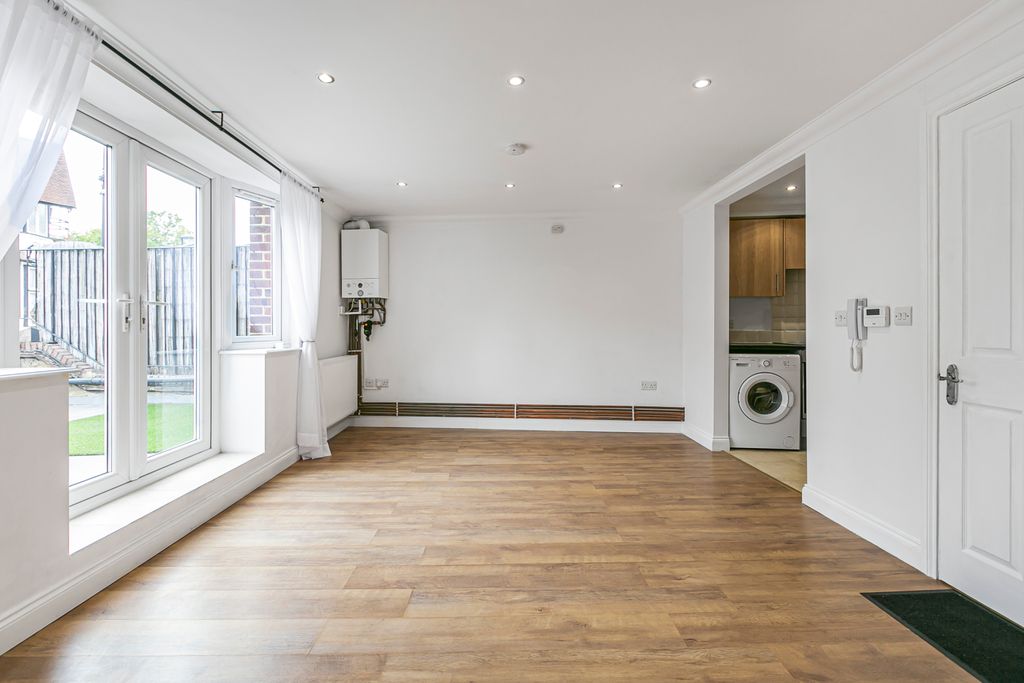Property photo 3 of 13 2_61310