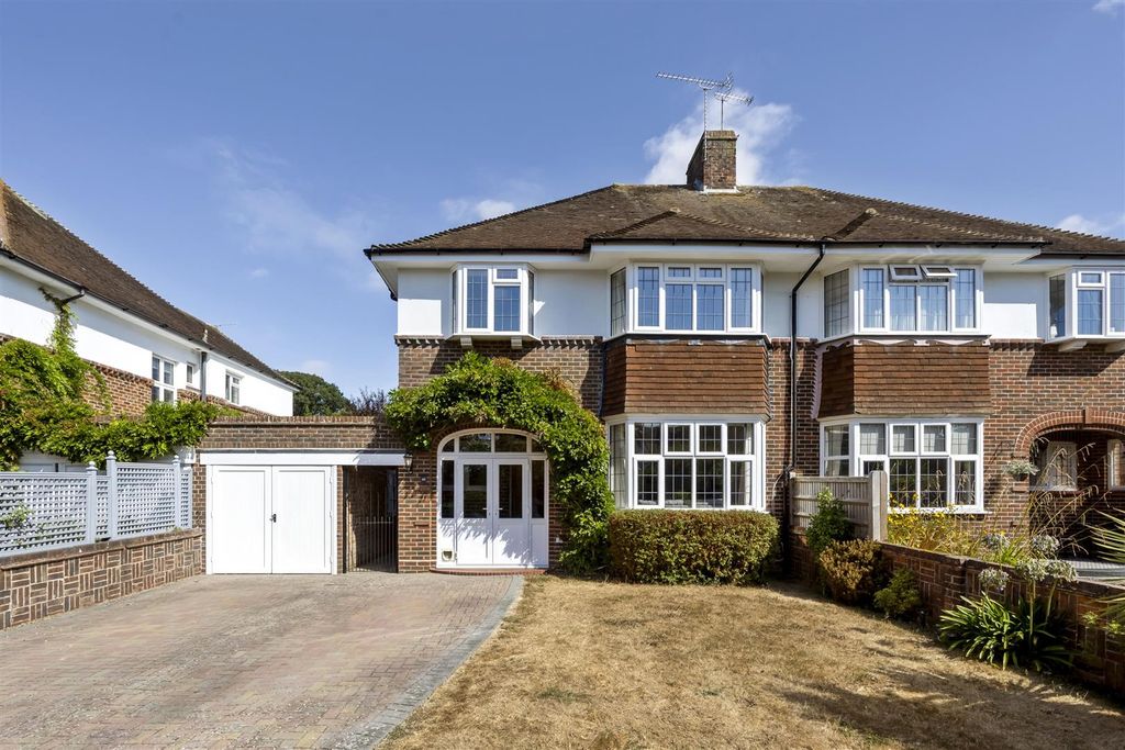 Property photo 1 of 28 Ashurst Drive, 40-019.Jpg
