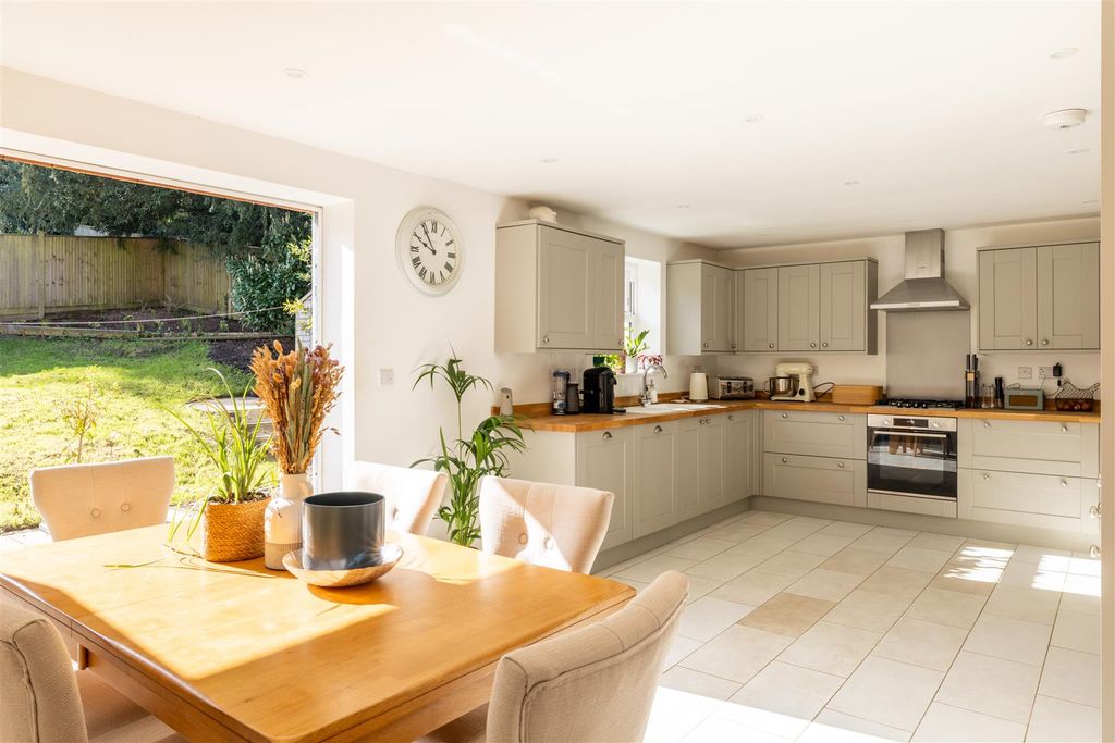 Property photo 2 of 25 85B Western Road-14.Jpg