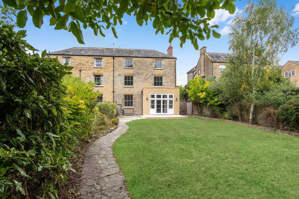 Property photo 2 of 33 Image