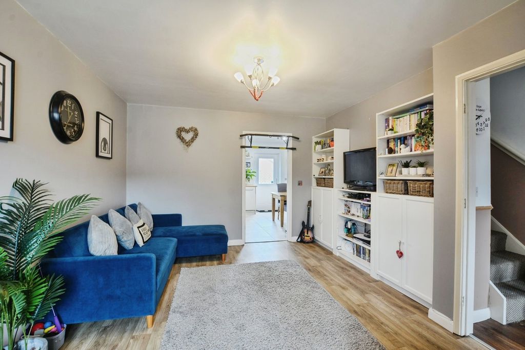 Property photo 2 of 19