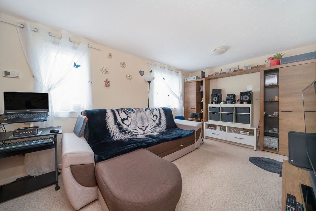 Property photo 2 of 11