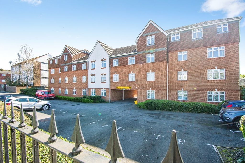 Property photo 1 of 16