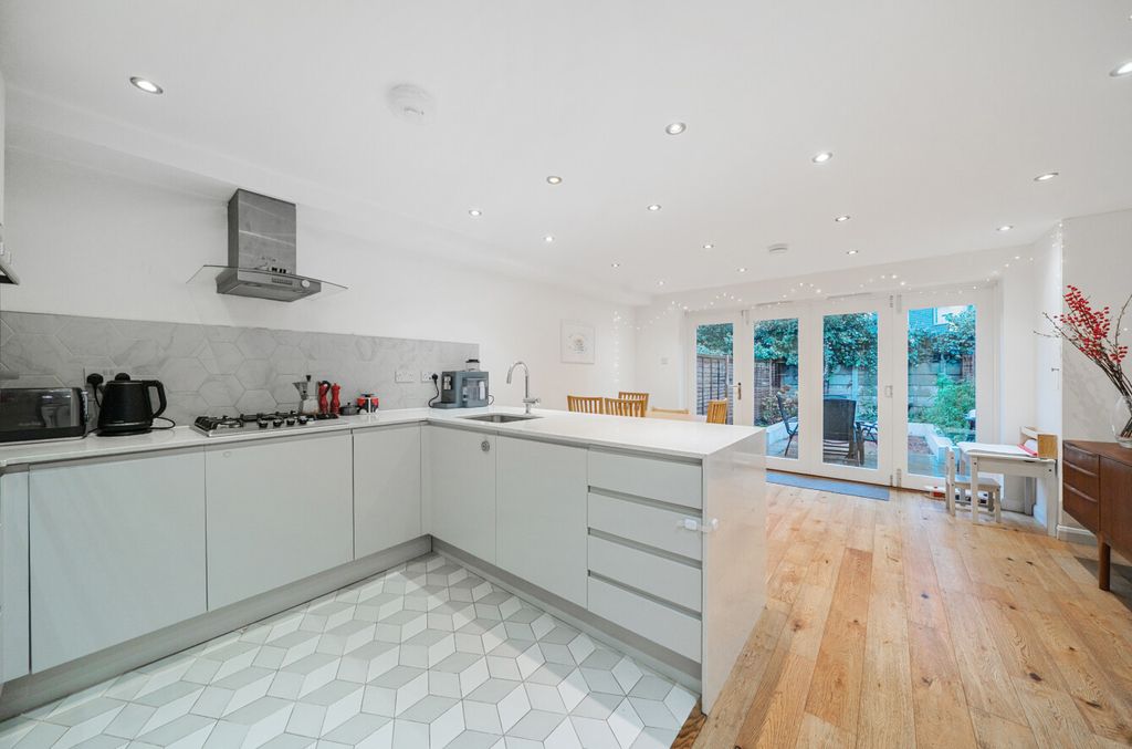 Property photo 3 of 20 1380907-14-691701...