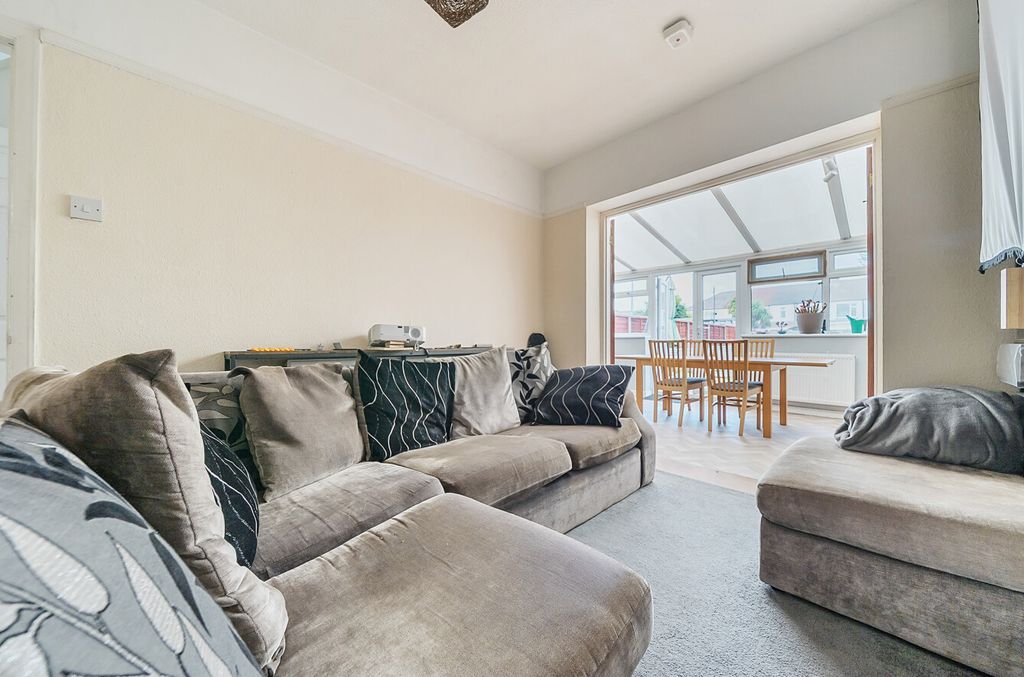 Property photo 2 of 12 1336874-15-68A470...