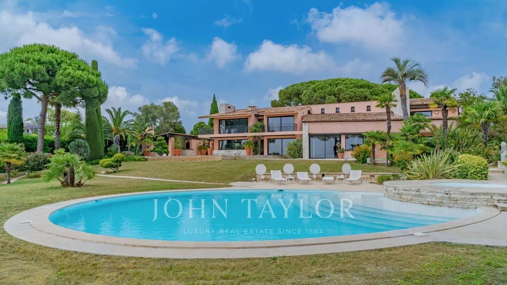 Property photo 1 of 16 Fully Renovated Villa With Panoramic Sea View And Large Plot