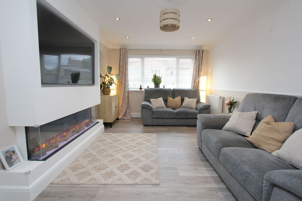 Property photo 3 of 25