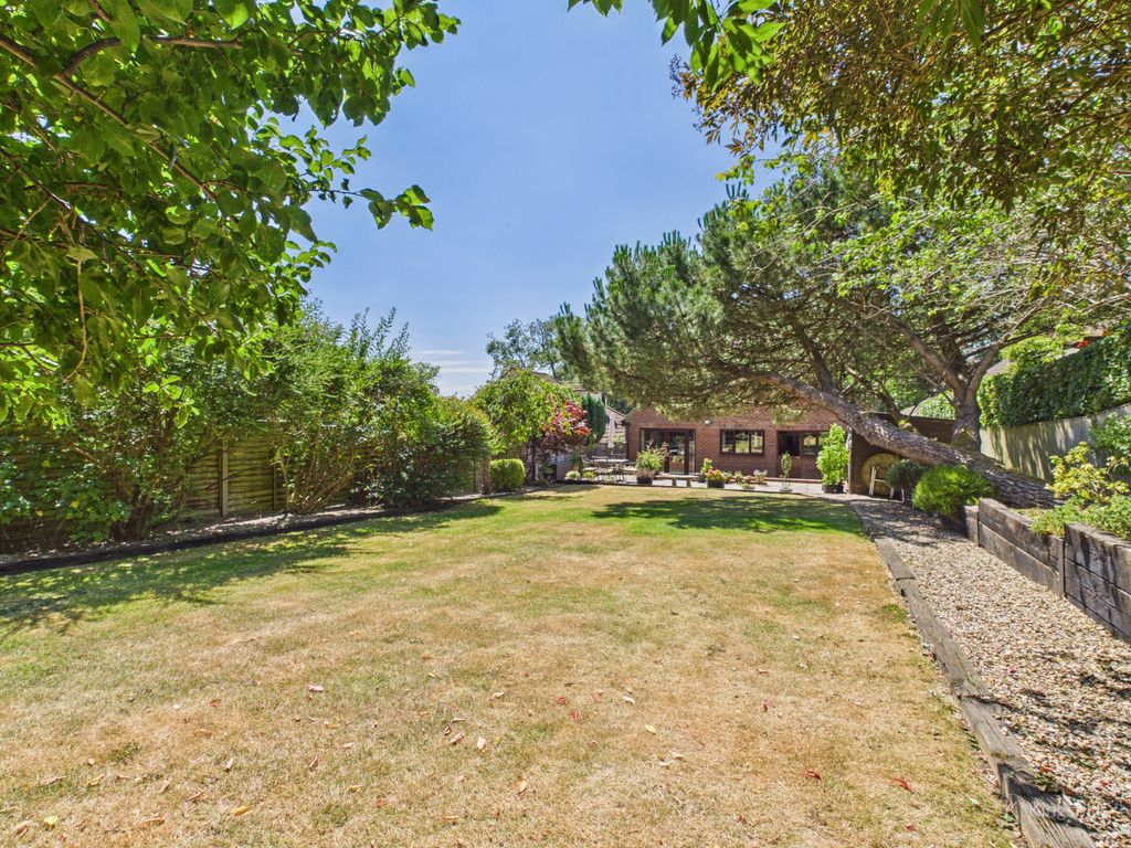 Property photo 2 of 21 Garden