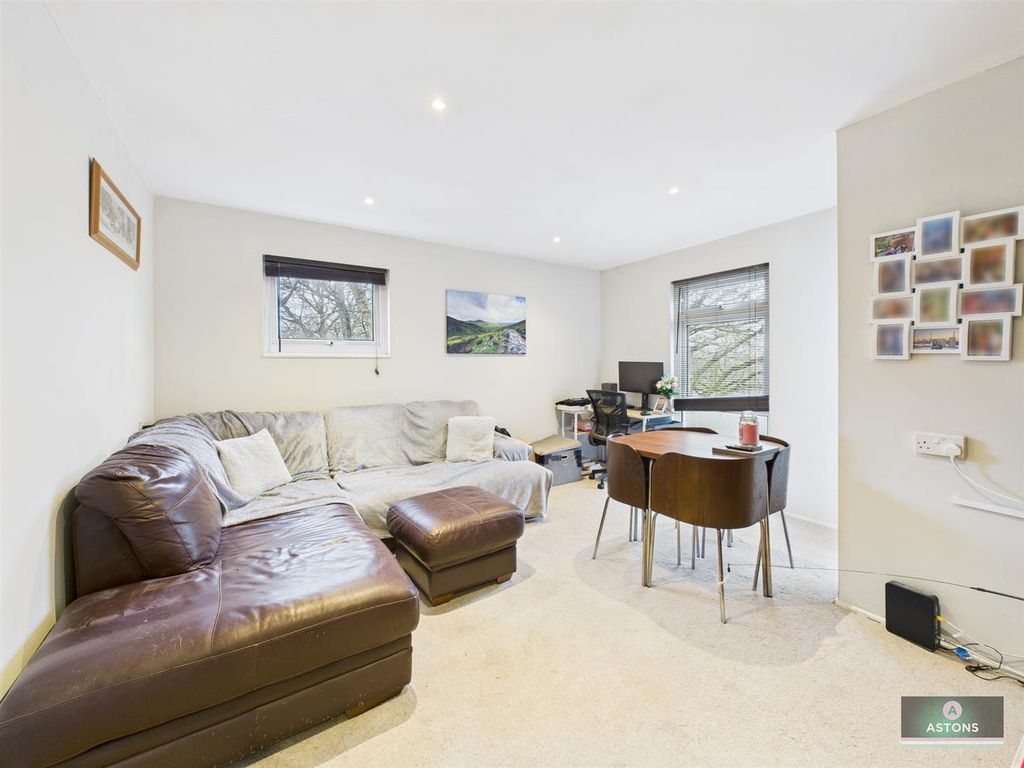 Property photo 2 of 9 Cam04622G0-Pr0149-Still006.Jpg