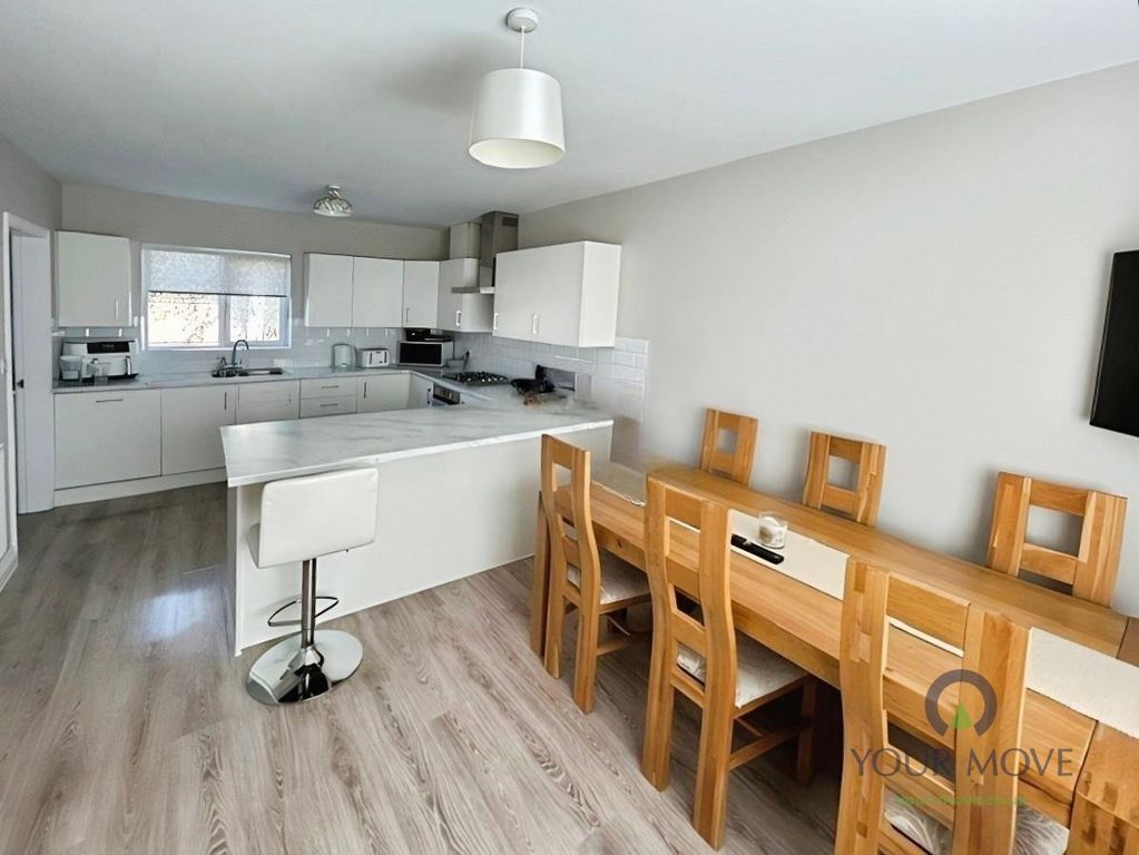 Property photo 3 of 17 Kitchen Diner
