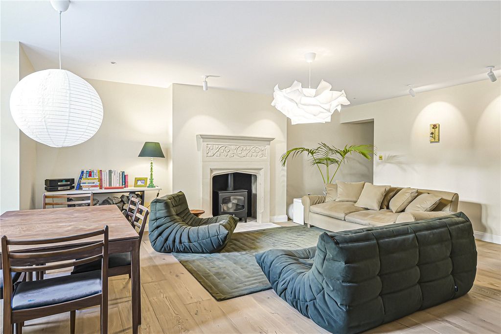 Property photo 2 of 18 Reception Room