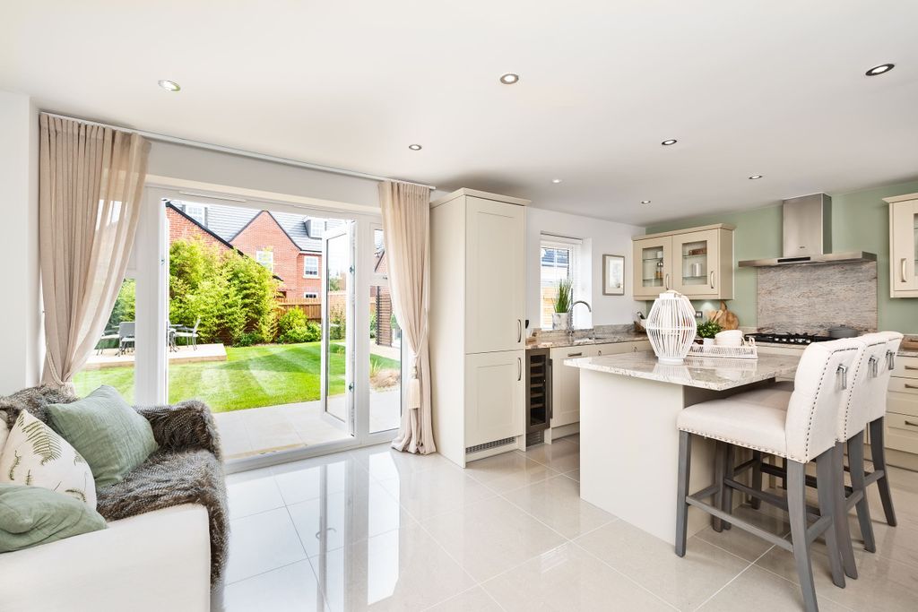Property photo 3 of 9 5 Bedroom Buckingham Kitchen Diner With French Doors