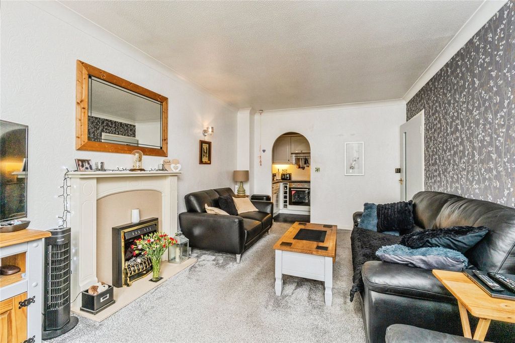 Property photo 3 of 11 Living Room