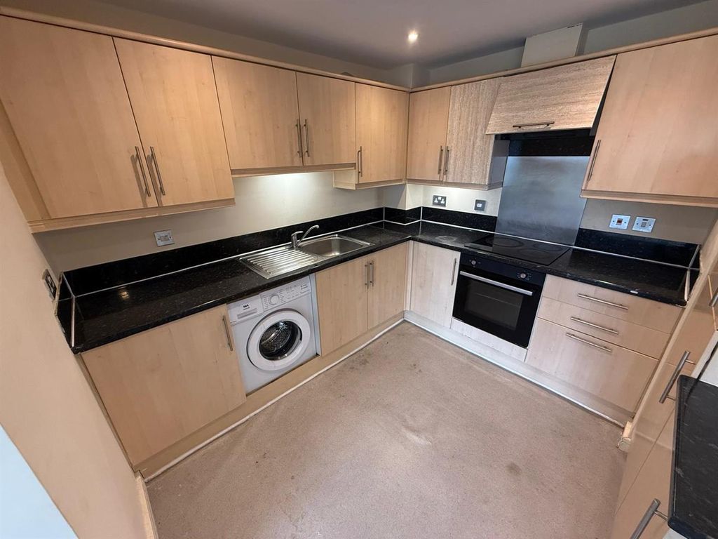 Property photo 3 of 14 Kitchen