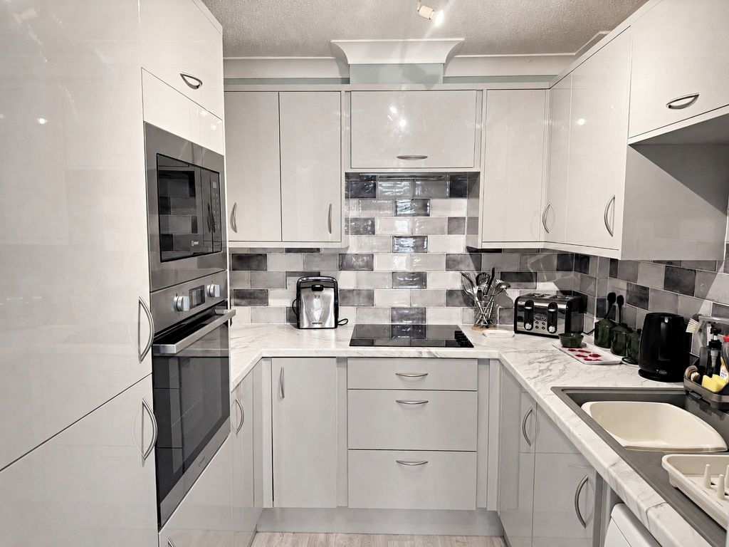 Property photo 3 of 14 Refitted Kitchen