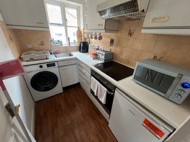 Property photo 3 of 5 Kitchen