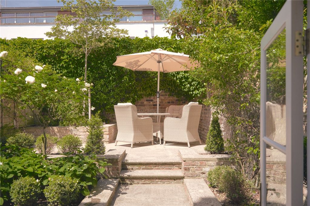 Property photo 3 of 47 Picture No. 06