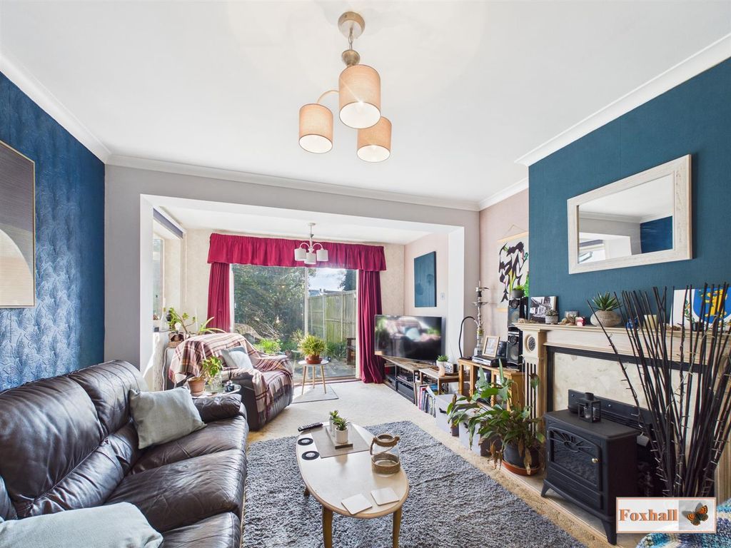 Property photo 3 of 29 Lounge