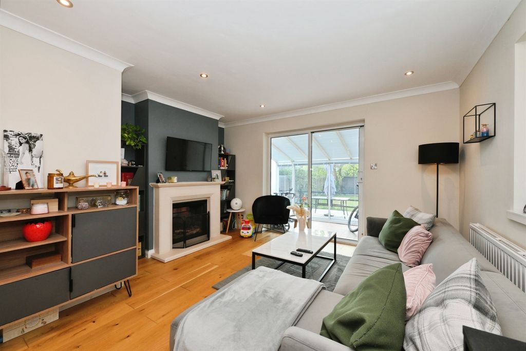 Property photo 2 of 25