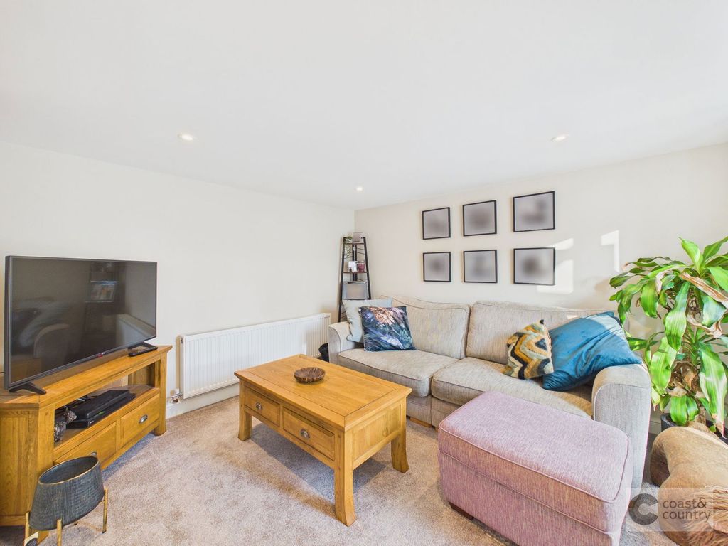 Property photo 2 of 29