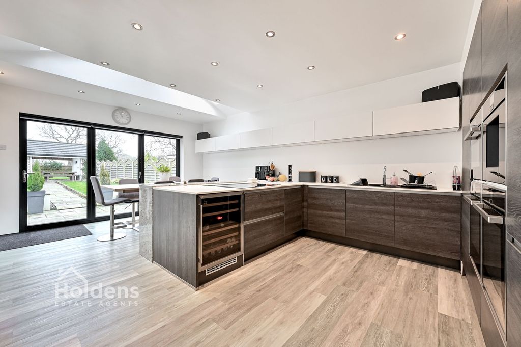 Property photo 2 of 25