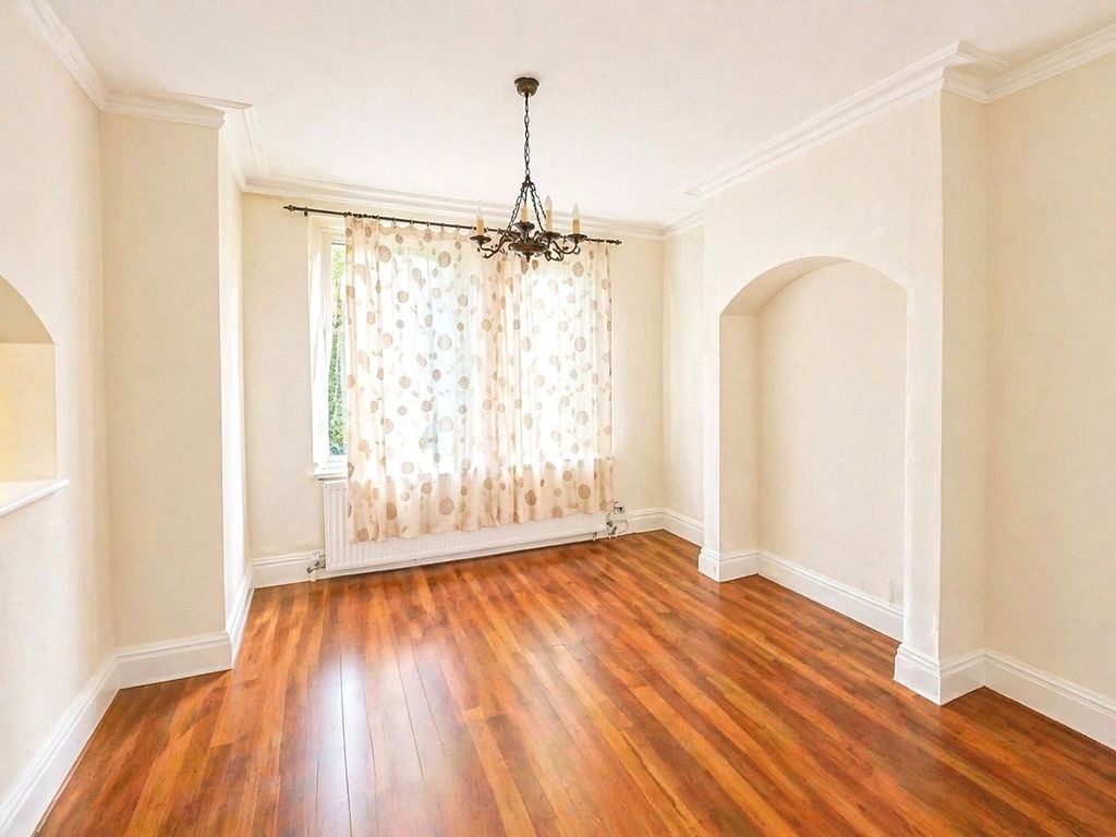 Property photo 3 of 11 Living Room