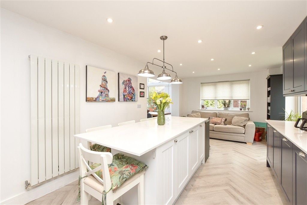 Property photo 1 of 18 Kitchen / Breakfast Room