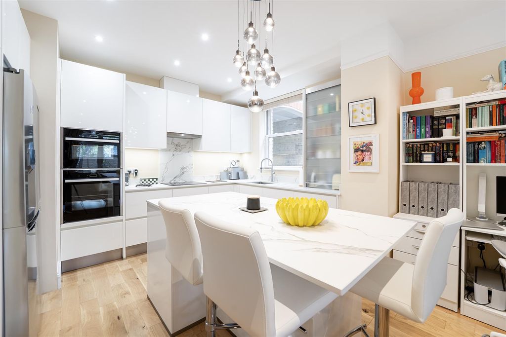 Property photo 1 of 18 Helliwell & Co