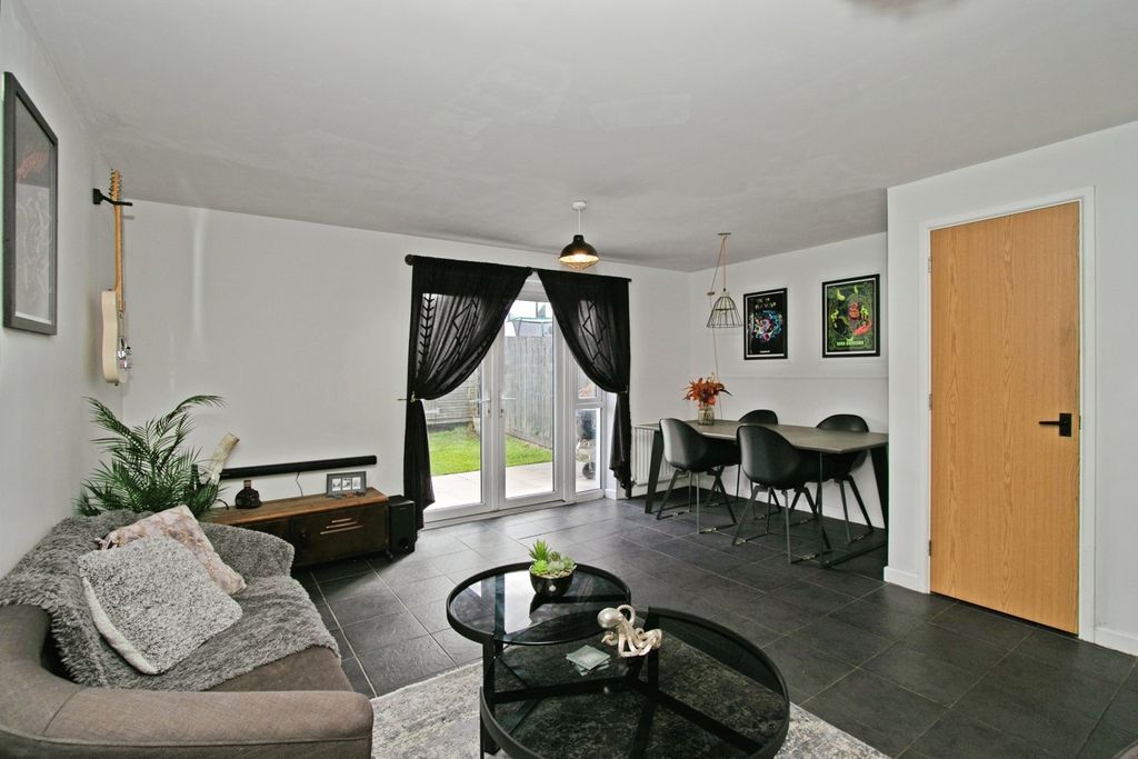 Property photo 2 of 11 Pbox-Img.Jpg
