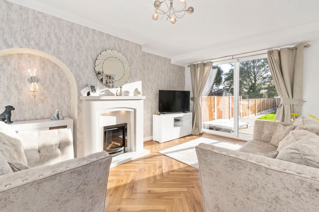 Property photo 3 of 35