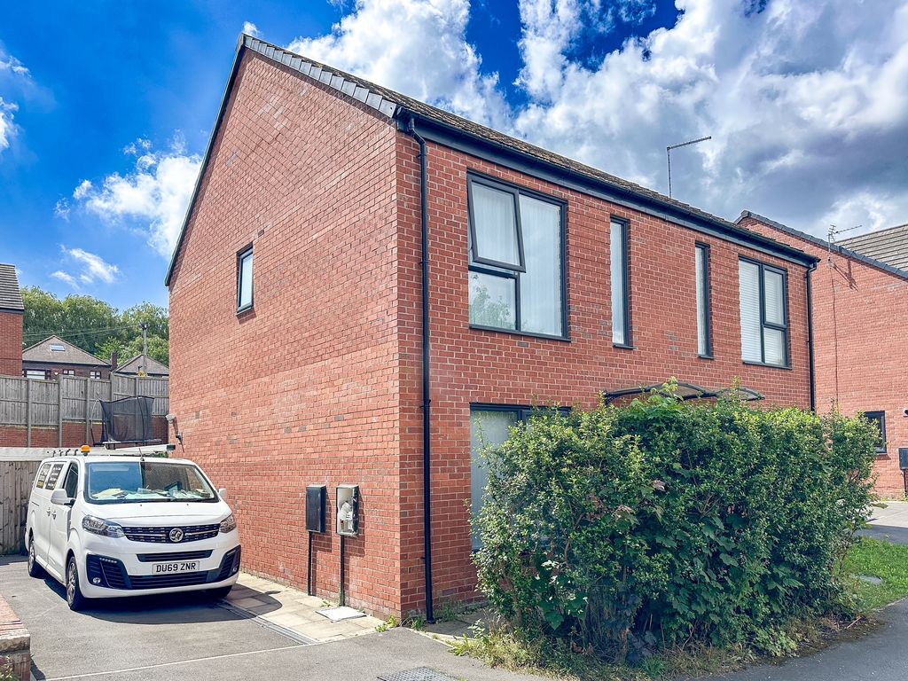 Property photo 1 of 12