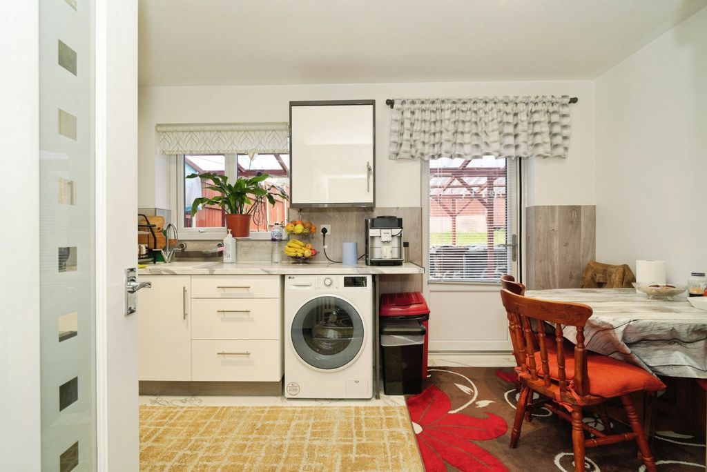 Property photo 3 of 16 Kitchen/Diner