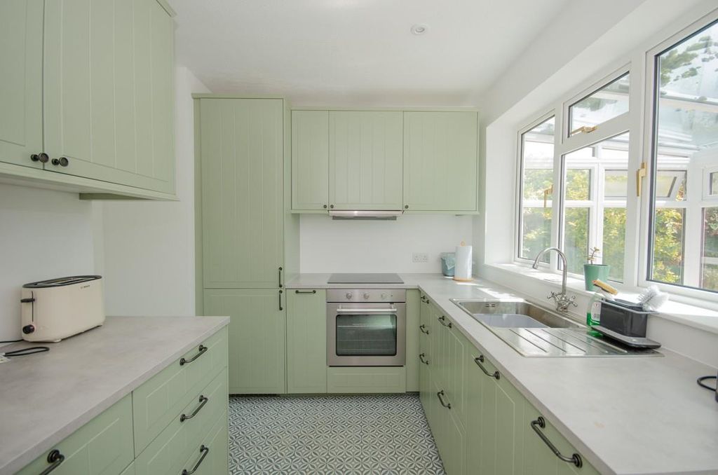Property photo 3 of 15 Kitchen Pic 2.Jpg