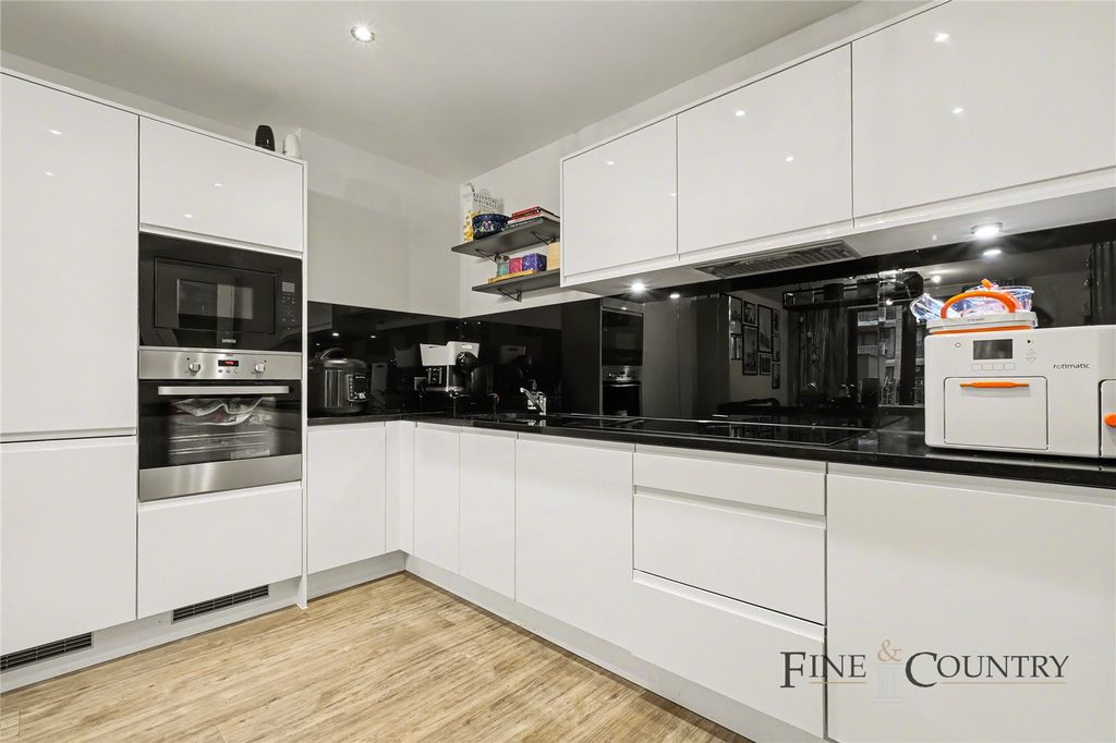 Property photo 3 of 11 Picture No. 11