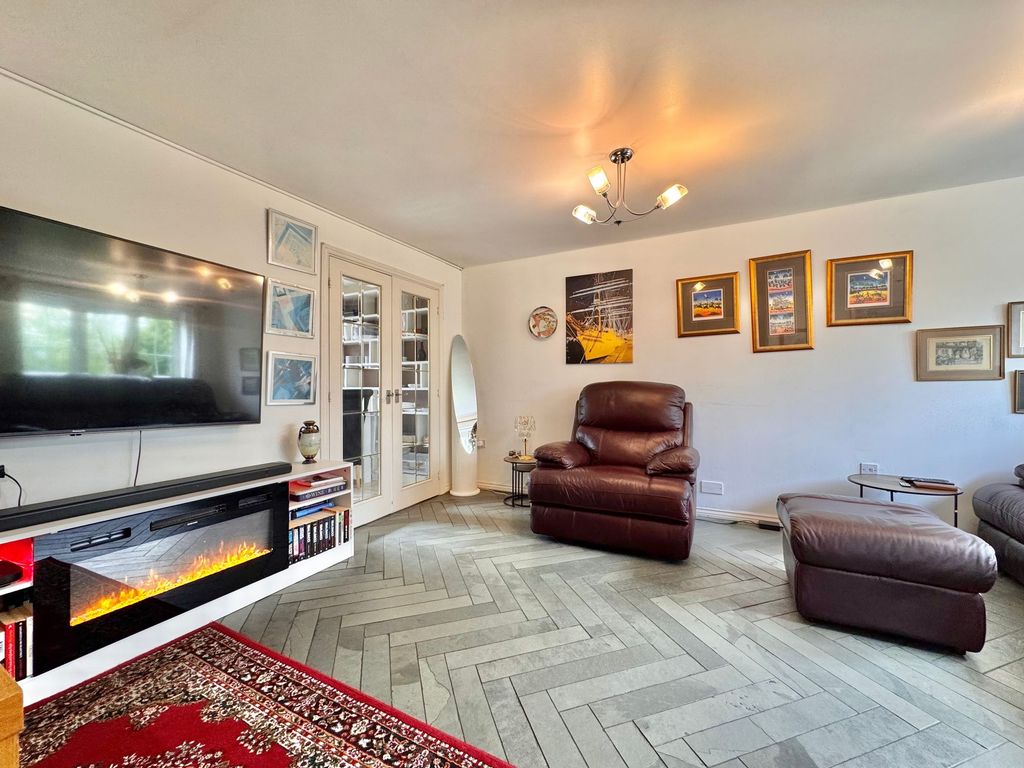 Property photo 3 of 34