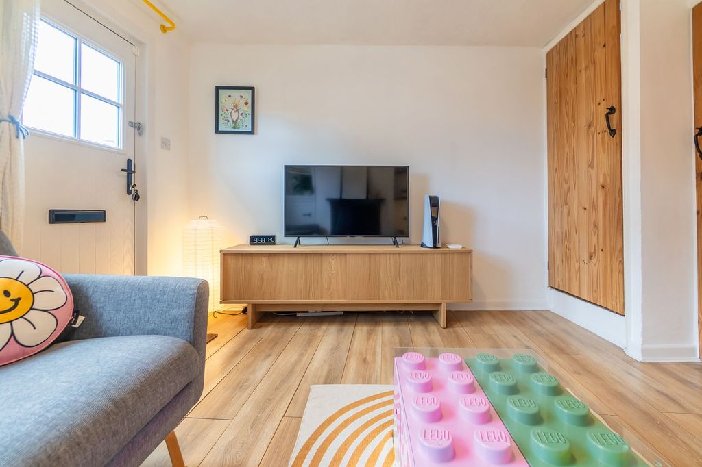 Property photo 3 of 31