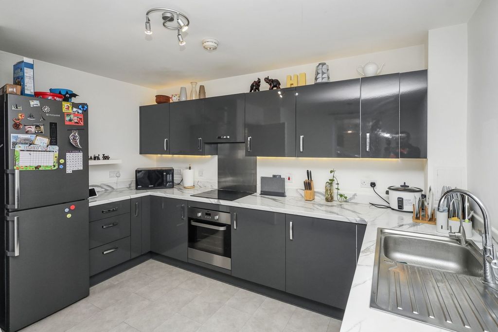 Property photo 2 of 14 Kitchen