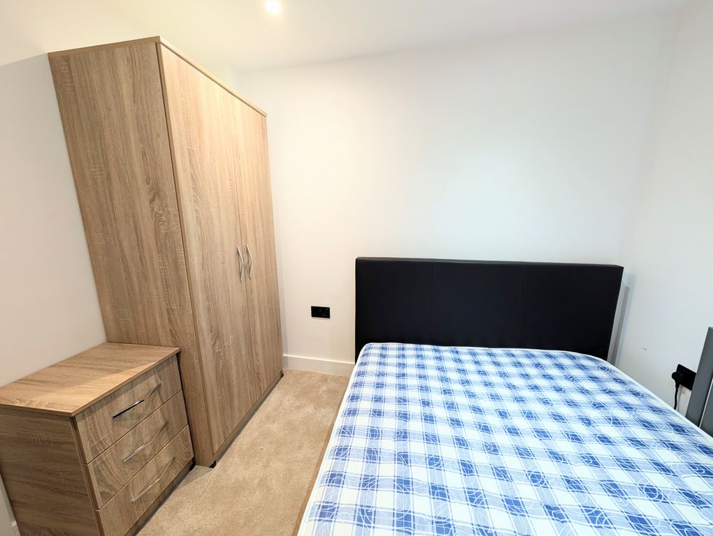 Property photo 3 of 6 Bedroom