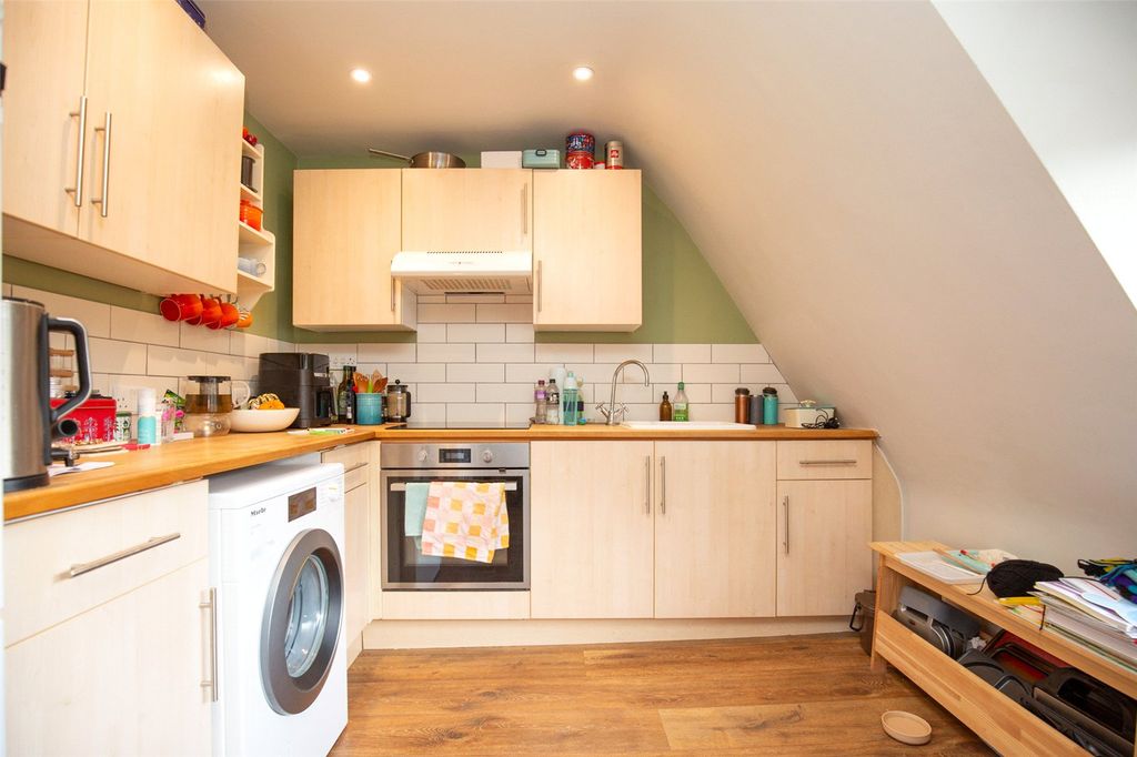 Property photo 2 of 7 Picture No. 15