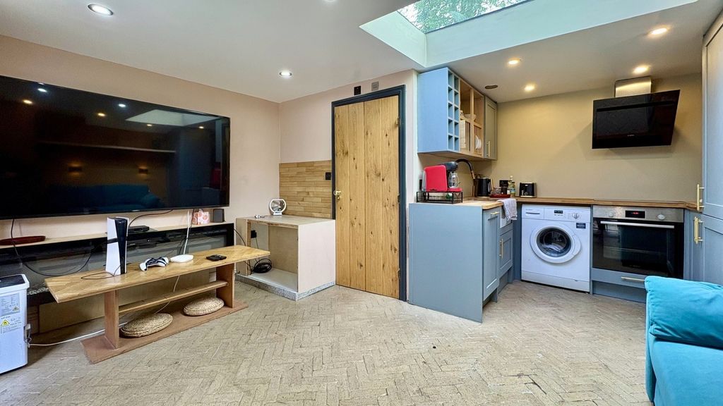 Property photo 2 of 11 Bright Lounge With Skylight And Huge Smart TV...