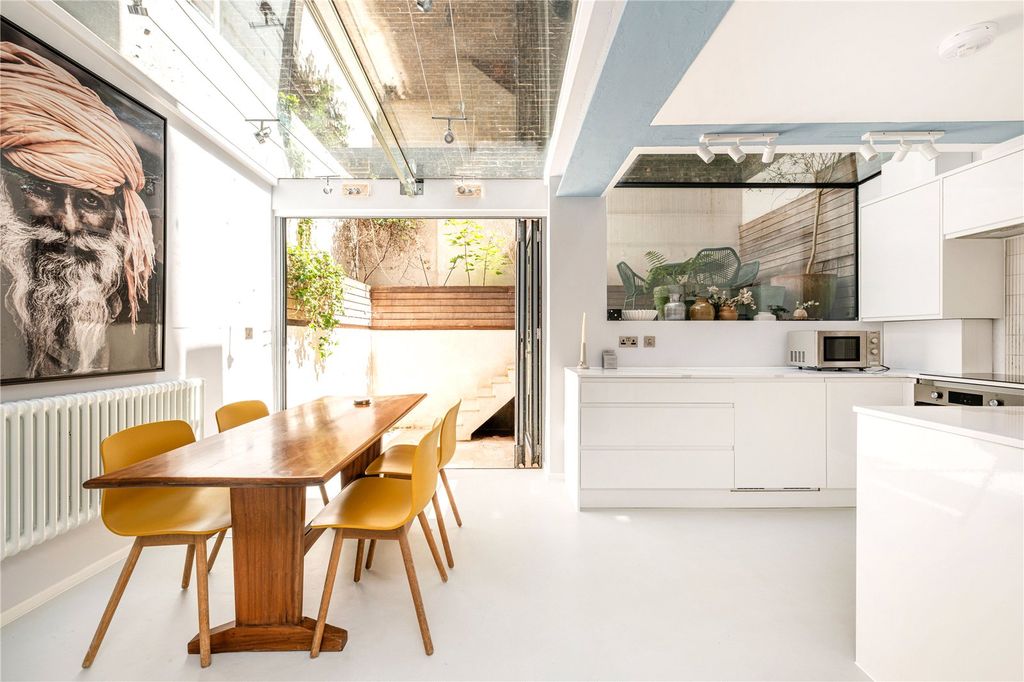 Property photo 1 of 10 Dining Area