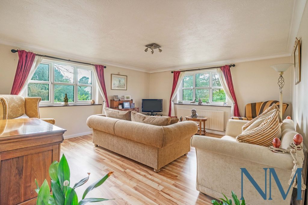 Property photo 1 of 11 2Â Bedroom Flat For Sale