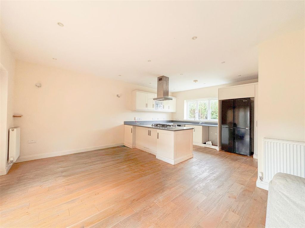 Property photo 2 of 27 Living Room