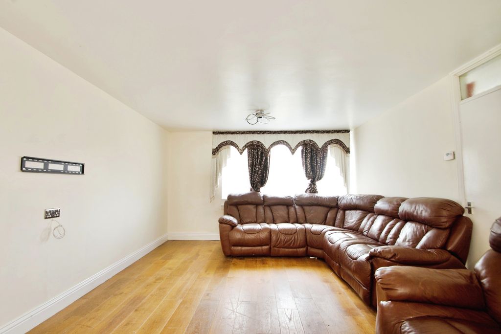 Property photo 1 of 10 Photo #1