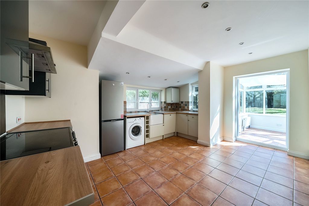 Property photo 2 of 28 Picture No. 12