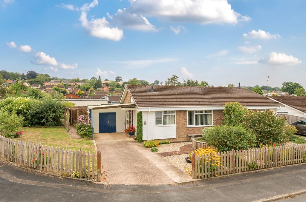 Property photo 1 of 28 Tiverton, Seddons