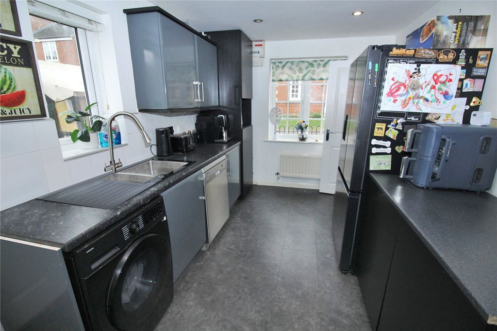 Property photo 3 of 16 Picture No. 02