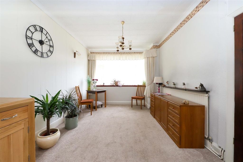 Property photo 2 of 11 Living Room