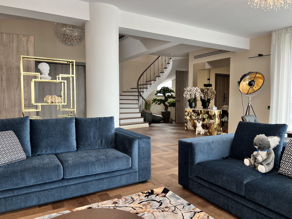 Property photo 2 of 51