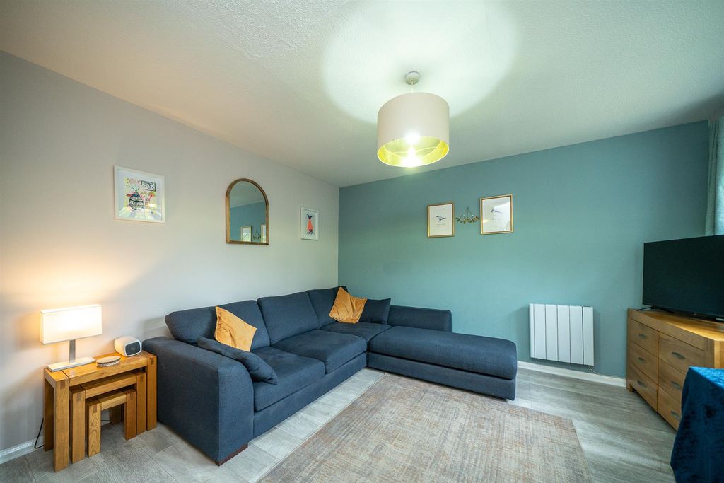 Property photo 2 of 16 15-Richmond-Walk-1001.Jpg